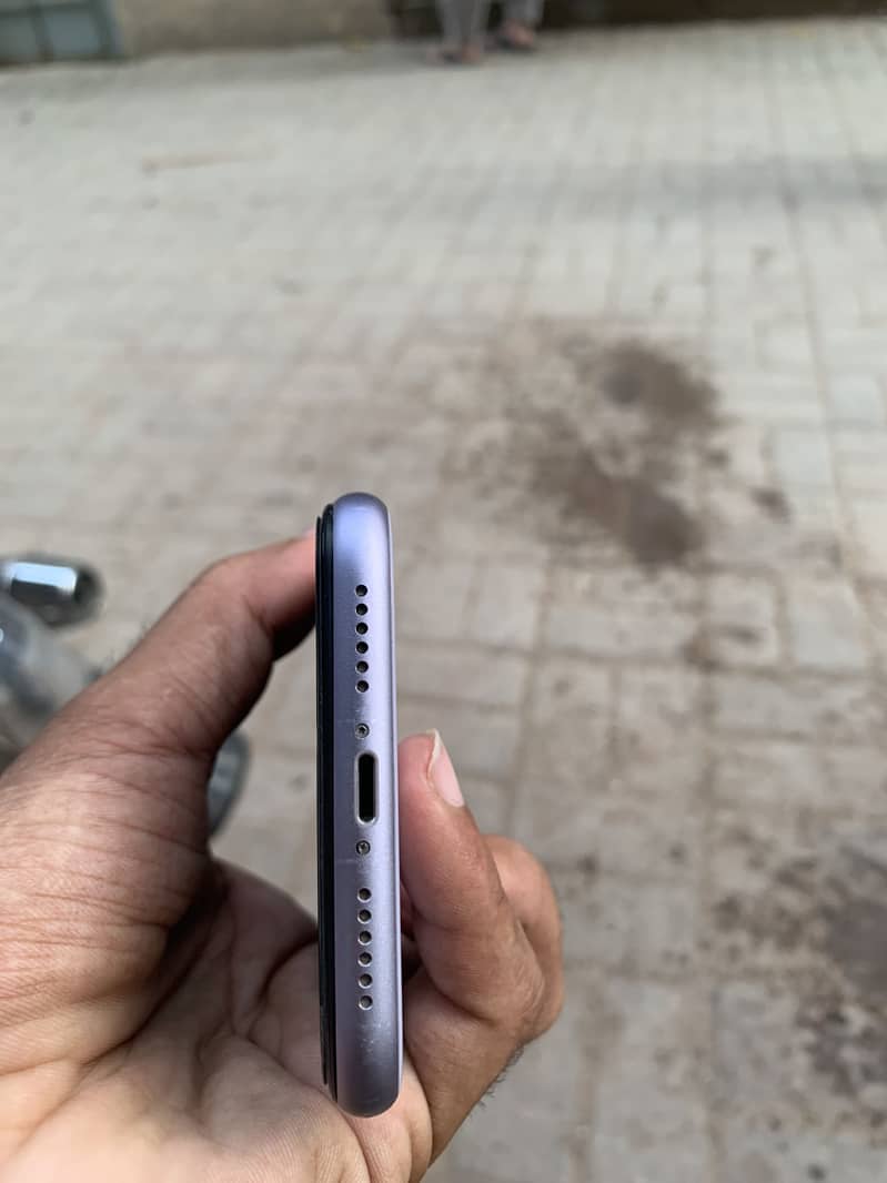Apple iPhone 11 5