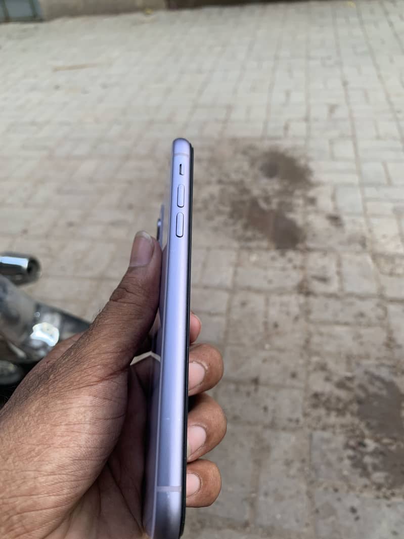 Apple iPhone 11 7