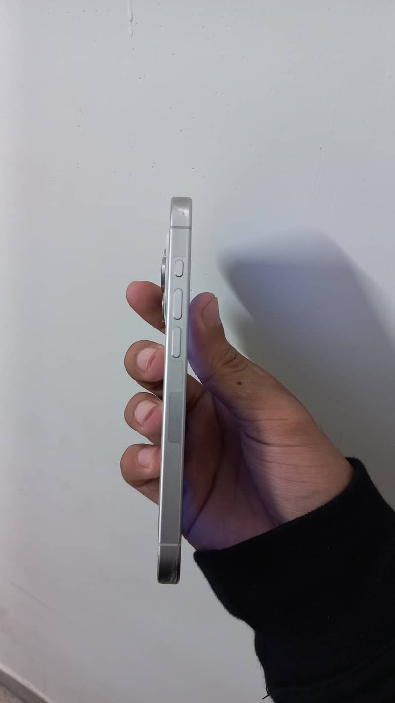 Apple iPhone 15 Pro 4