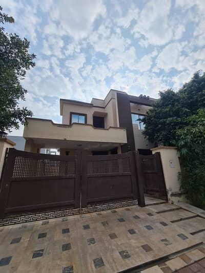 BEST INVESTMENT OPPORTUNITY | IDEAL FOR RENTAL INCOME | 10 MARLA HOUSE FOR SALE IN THE HEART OF BAHRIA TOWN LAHORE