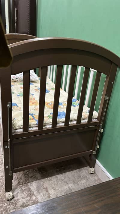 Premium Baby Cot / Wooden Baby Cradle With Storage Drawers
