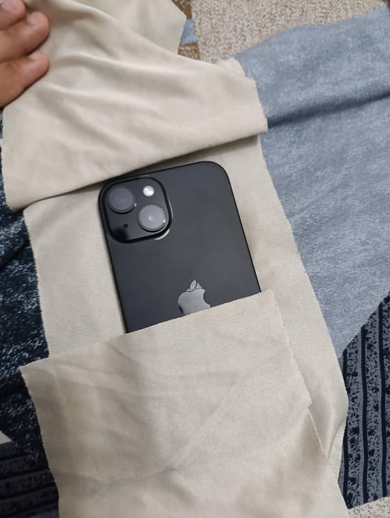 Apple iPhone 15 4