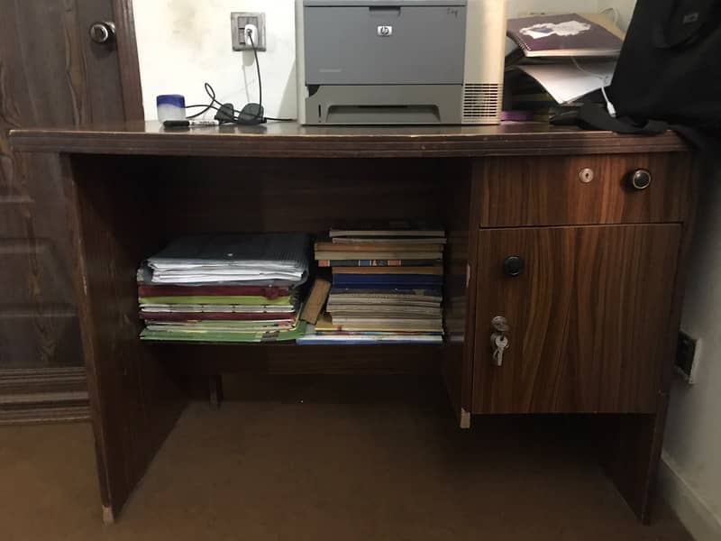 matteress,dressingtable,ironstand,studytable,printer,machine,wardrobe 5