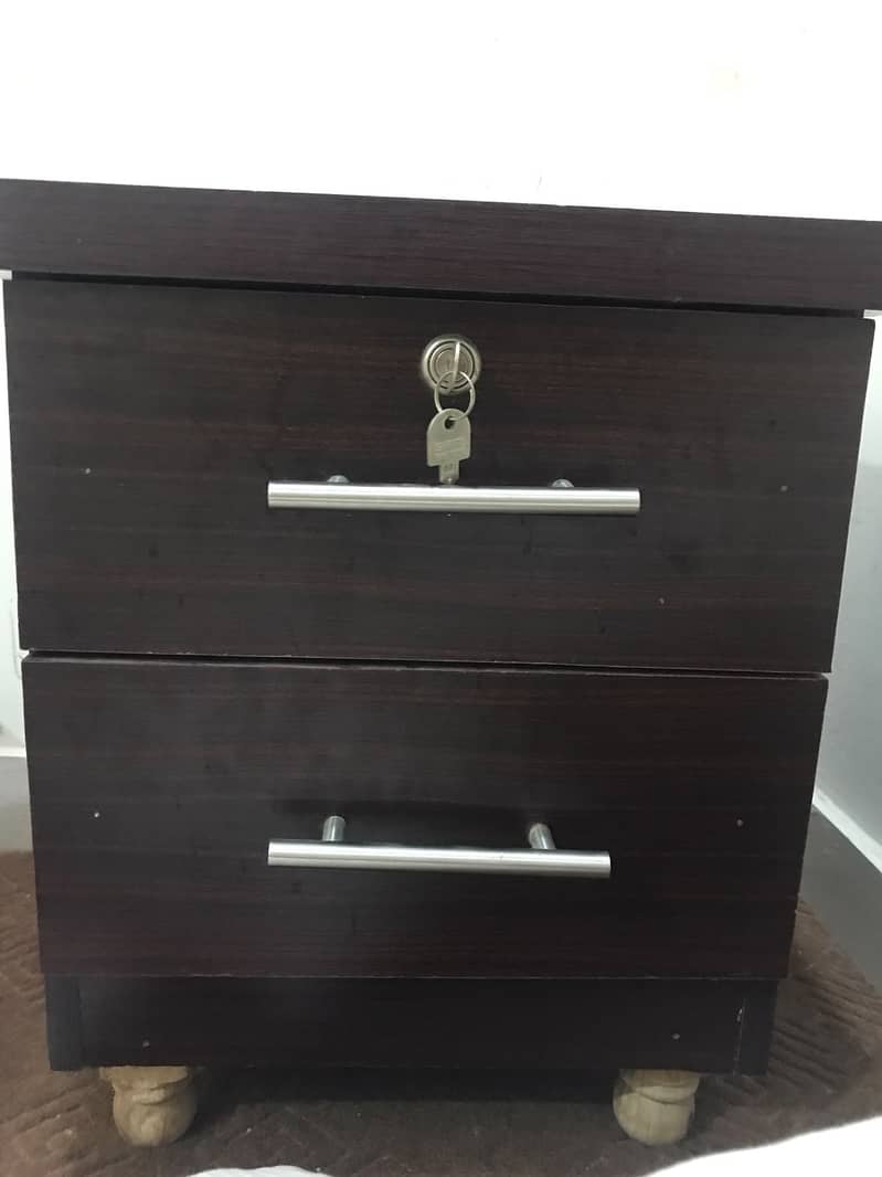 matteress,dressingtable,ironstand,studytable,printer,machine,wardrobe 6
