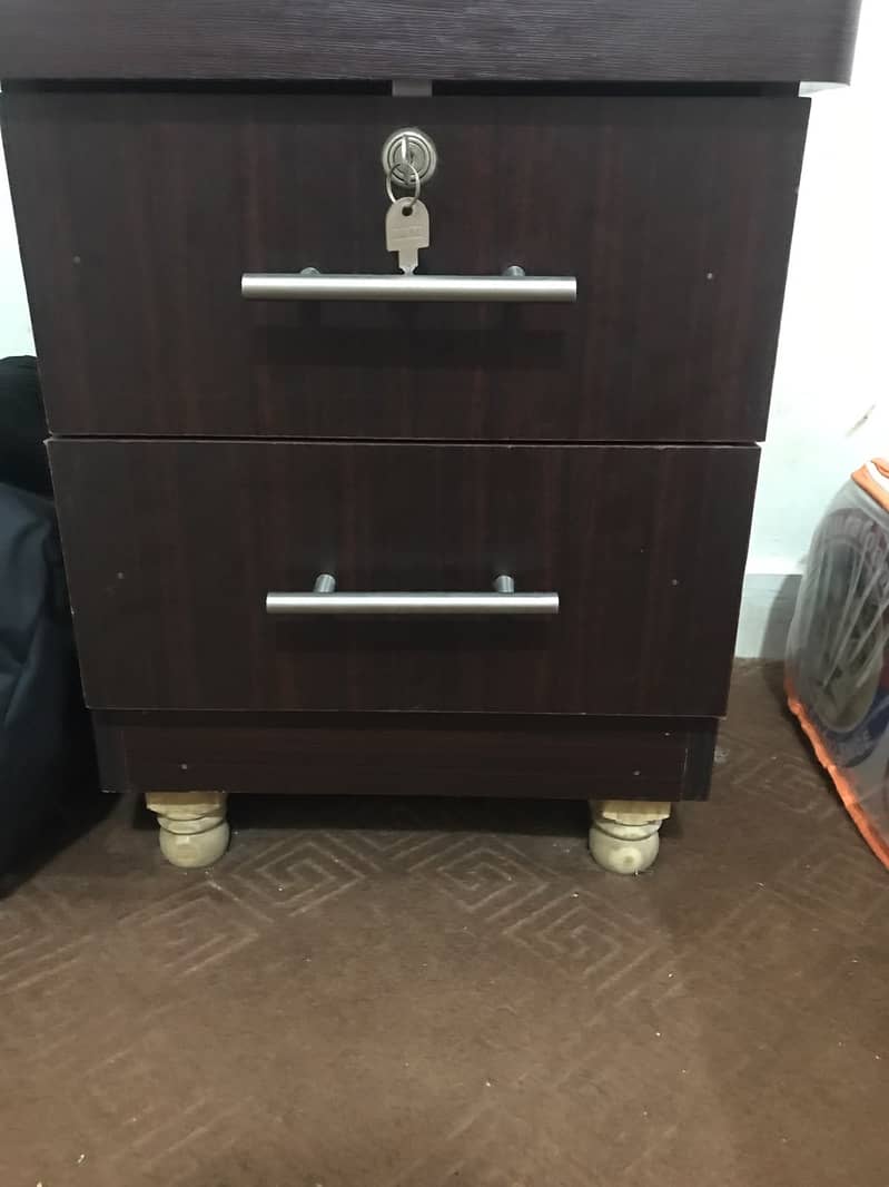 matteress,dressingtable,ironstand,studytable,printer,machine,wardrobe 7