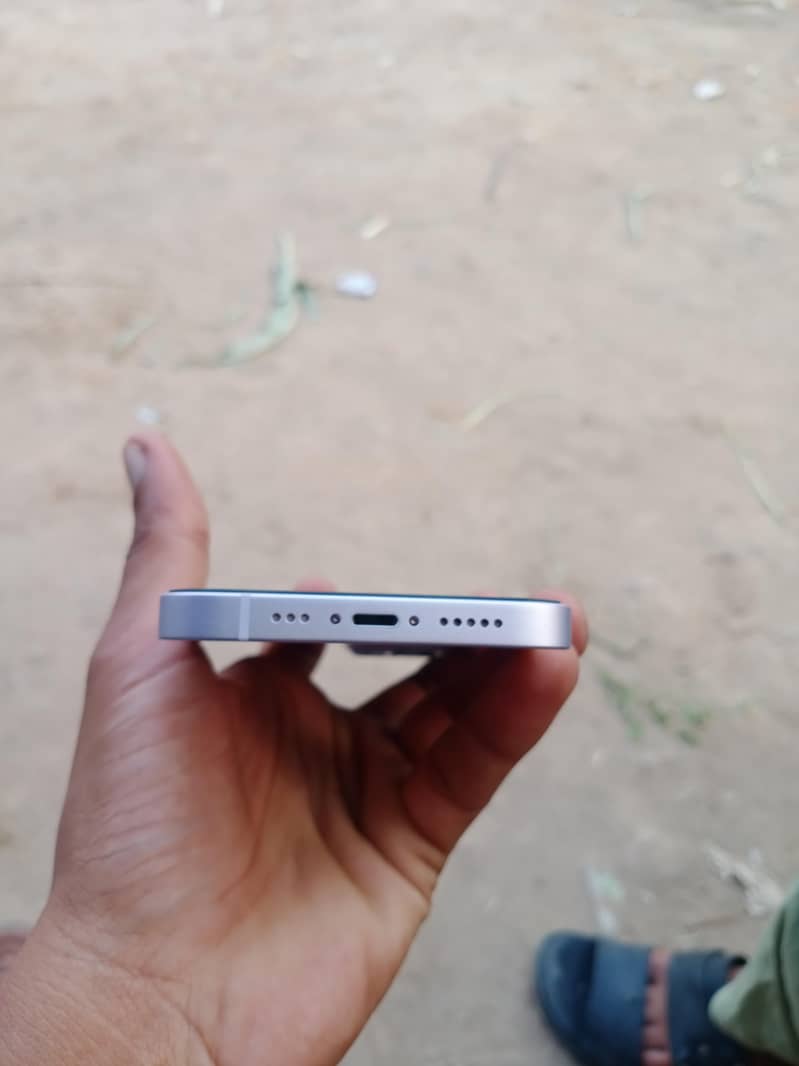 Apple iPhone 14 3