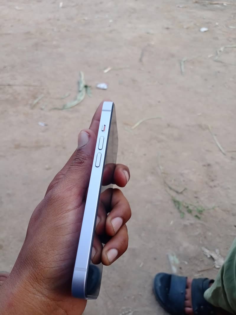 Apple iPhone 14 4