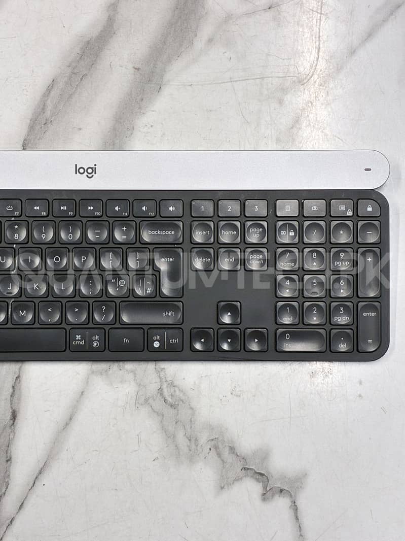 Logitech Craft Advanced Wireless Keyboard Creative Input Dial 1