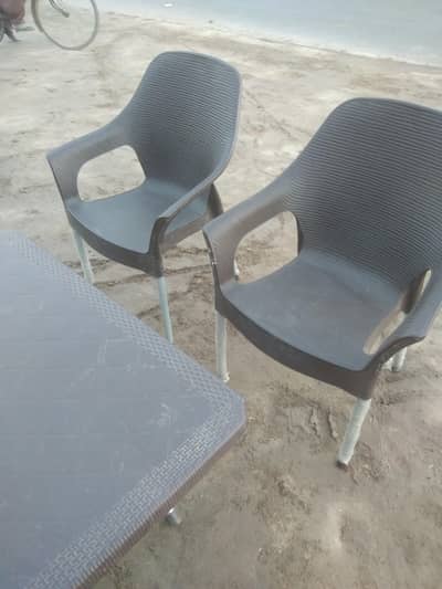 Chairs Sets 3sets for sale per set price 6000 phone no 03296553853