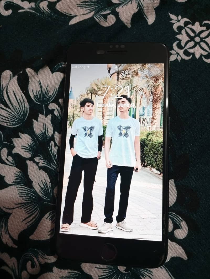 Apple iPhone 7 Plus 1