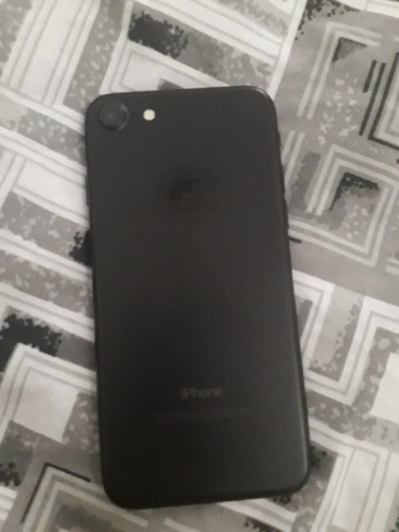 Apple iPhone 7 2