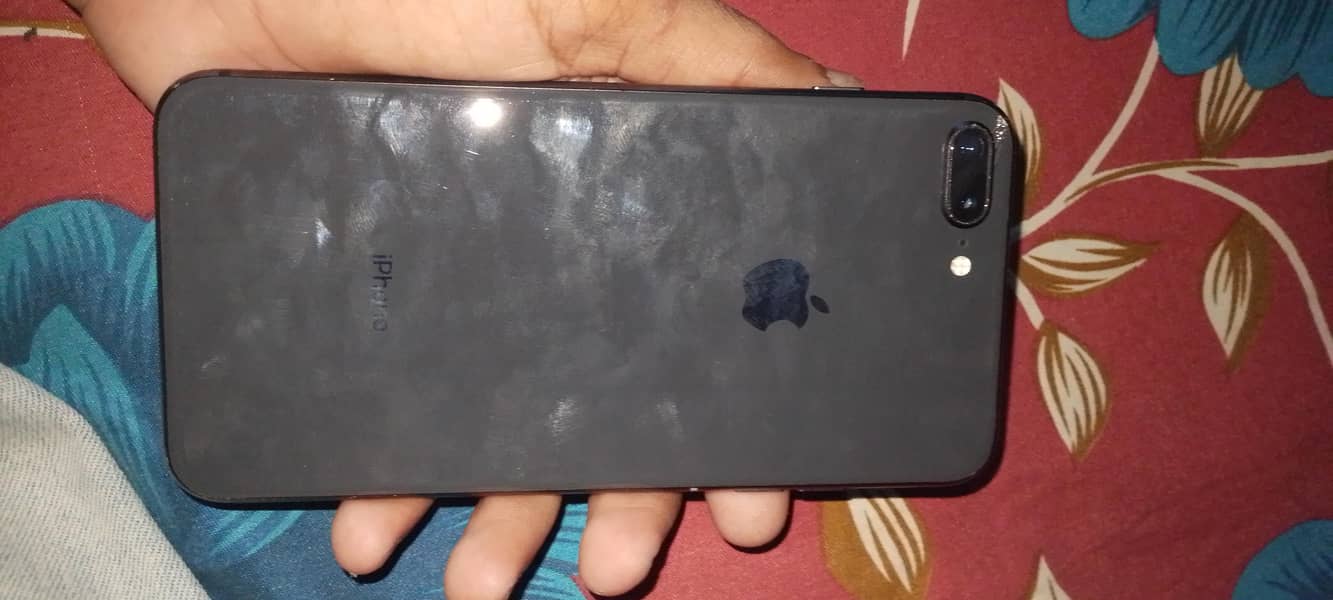 Apple iPhone 8 Plus 3