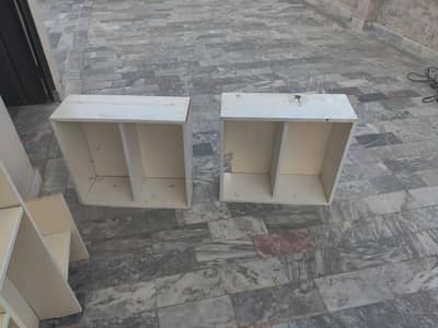 2 cabinets (2x2) 1 cabinet is (4x3)