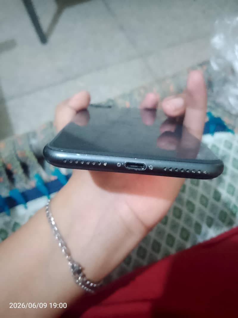 Apple iPhone 8 Plus 3