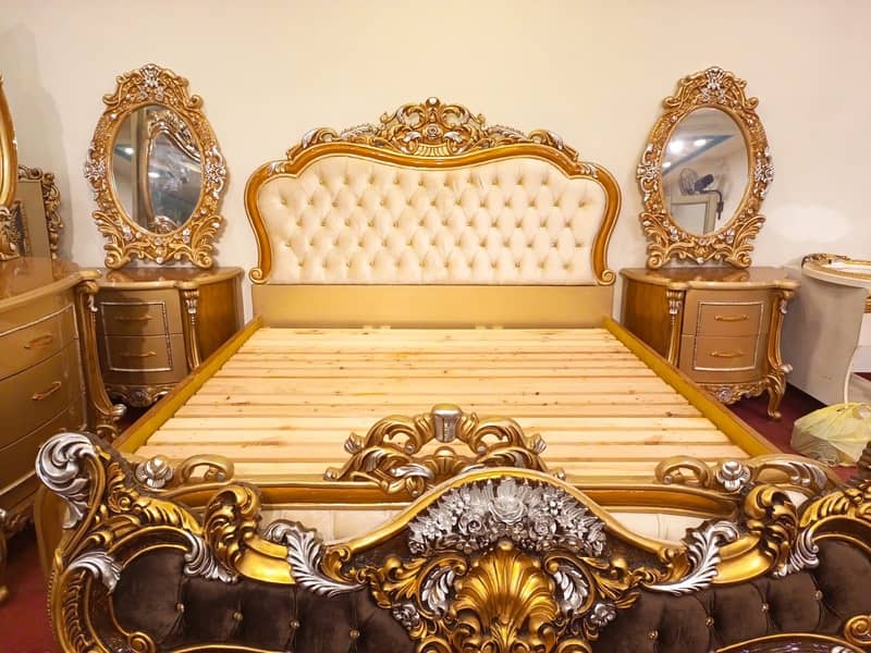 Beautiful bed set with dessing table 1