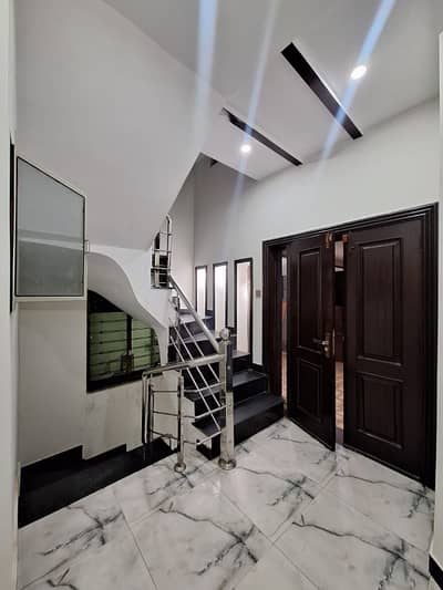 OWNER-BUILT 8 MARLA HOUSE WITH BASEMENT FOR SALE | PRIME LOCATION IN BAHRIA TOWN LAHORE