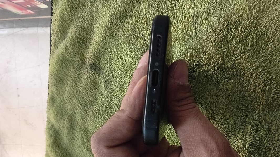 iPhone 16 JV 4