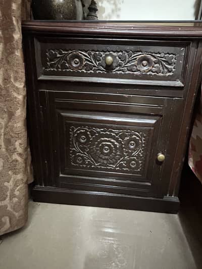itali wood bed set with dressing table