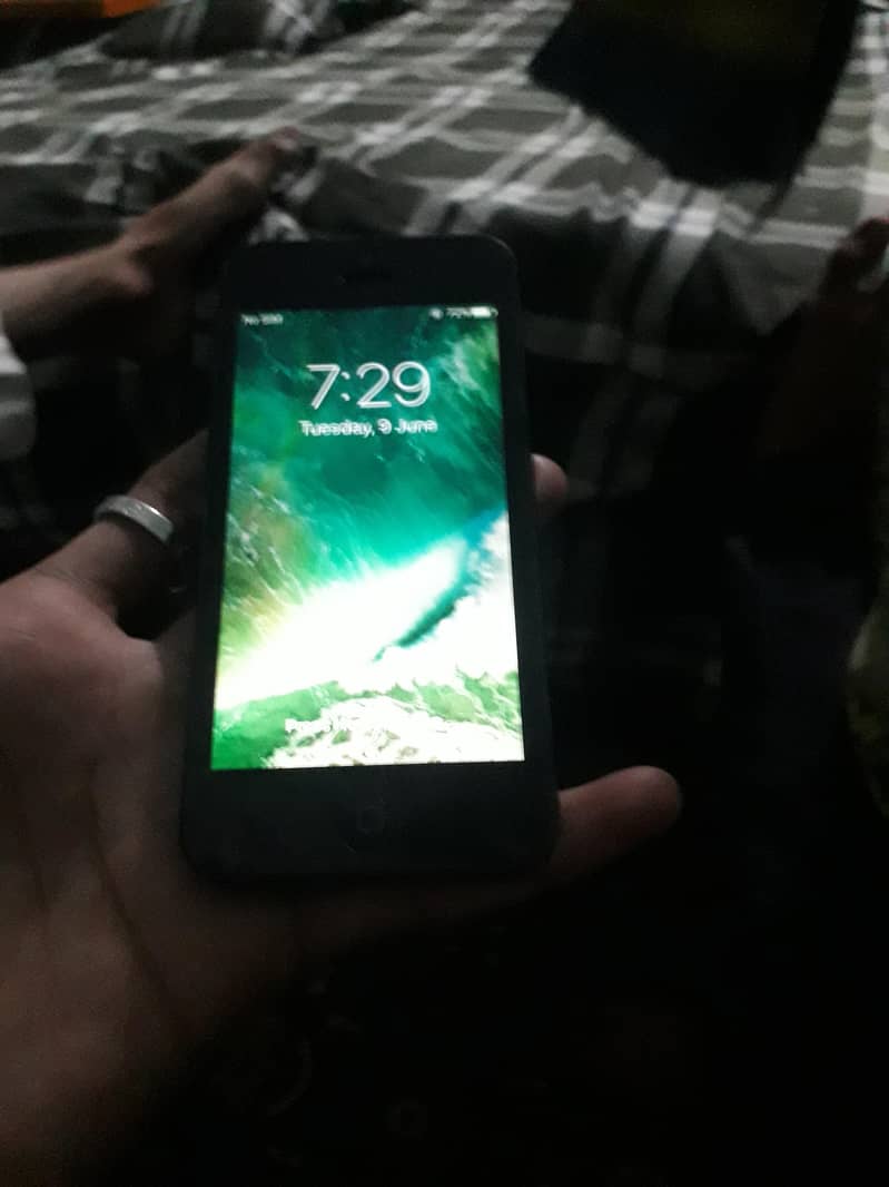 Apple iPhone 5 8