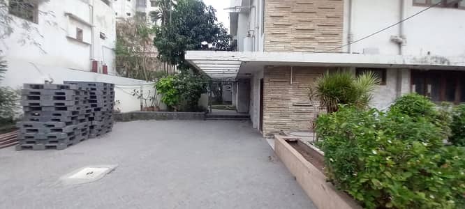 1400 Sq Yards Main Road Bunglow For Commercial Use Only For Corporate Office