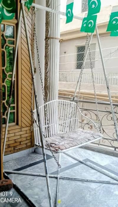 beautiful triple seat swing