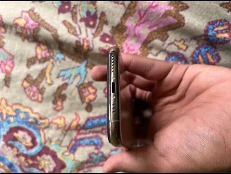 iPhone Xs 1
