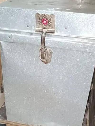 2 paiti for sale size 2 feet x 17 inch with stand