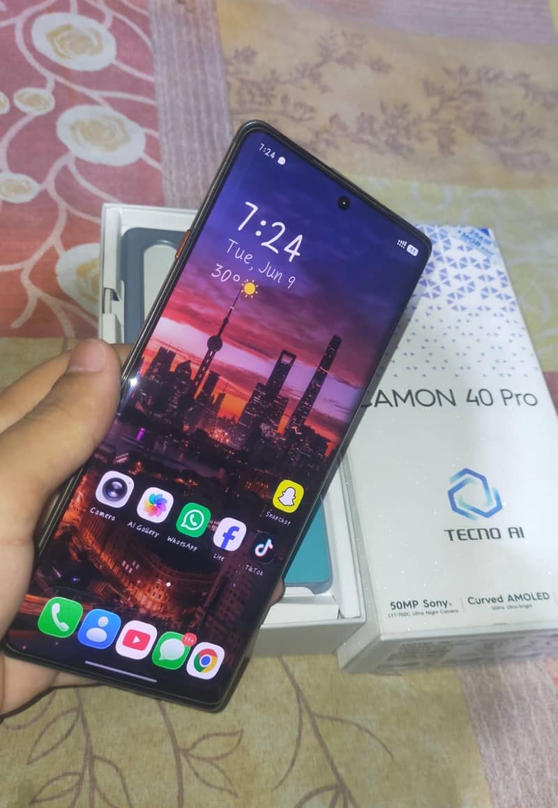 Tecno CAMON 40 Pro 0