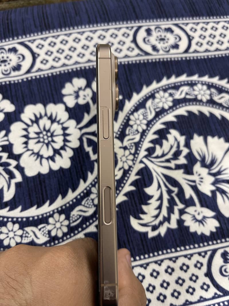 Apple iPhone 16 Pro 4