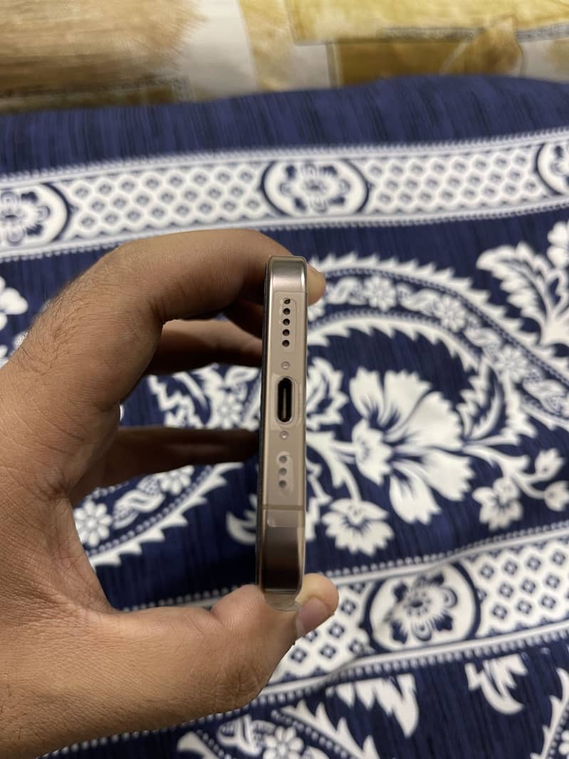Apple iPhone 16 Pro 6