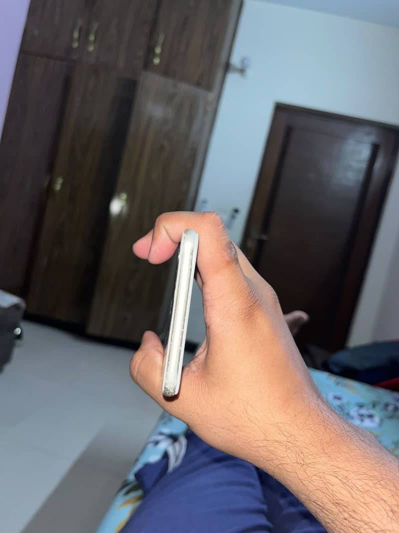 Apple iPhone 6 Plus 3