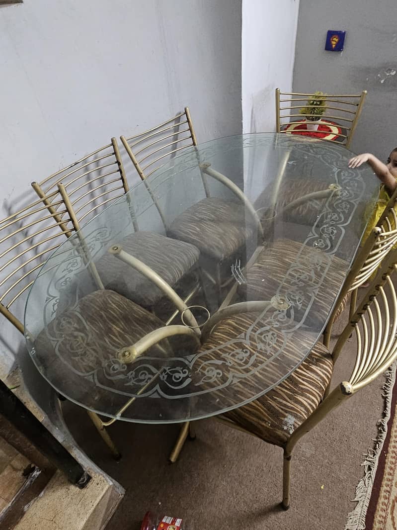 Dining table 0