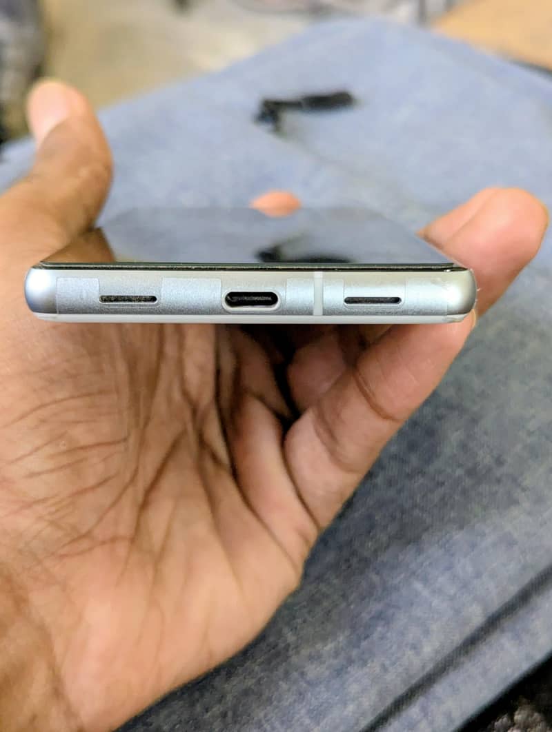 Google Pixel 7a 5