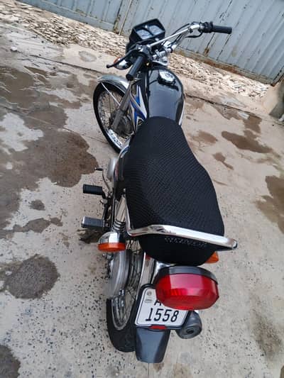 Red Honda 125 for sale one hand office use