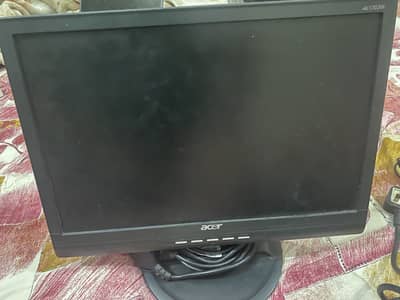 2 monitors 1 cpu with all the things working anda keyboard with it