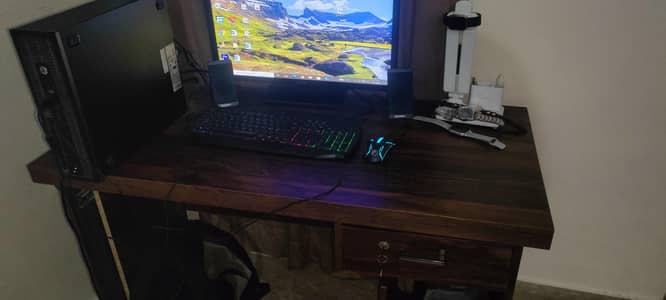 FULL COMPUTER SETUP WITH TABLE AND ALL ACCESSORIES CHECK DESCRIPTION