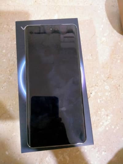 Vivo V40e 8/256 scratch less