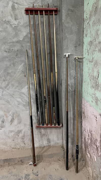 Snooker Table 5x10 and 6x12 with 7 sticks 2 rest