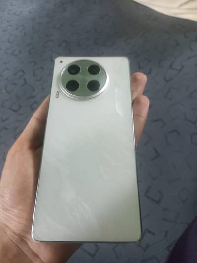 Tecno CAMON 30 Rare white colour