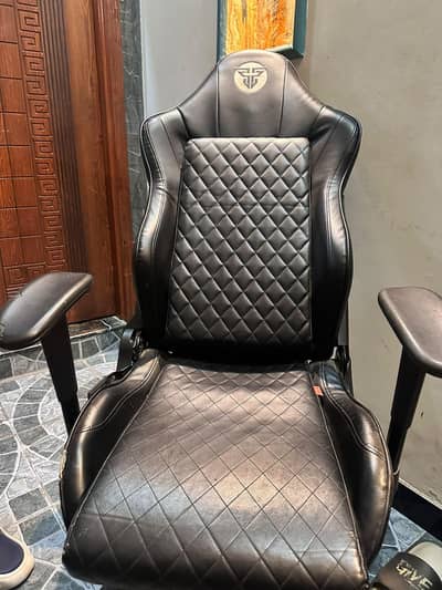 Black Gaming chair Funtech brand ki