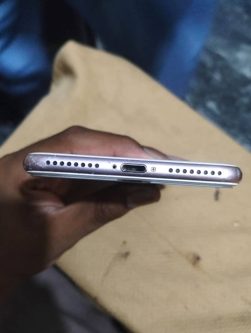 Apple iPhone 7 Plus 4