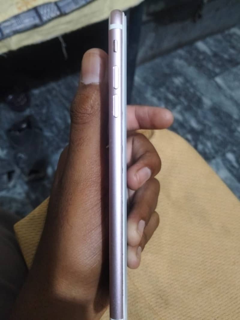 Apple iPhone 7 Plus 6
