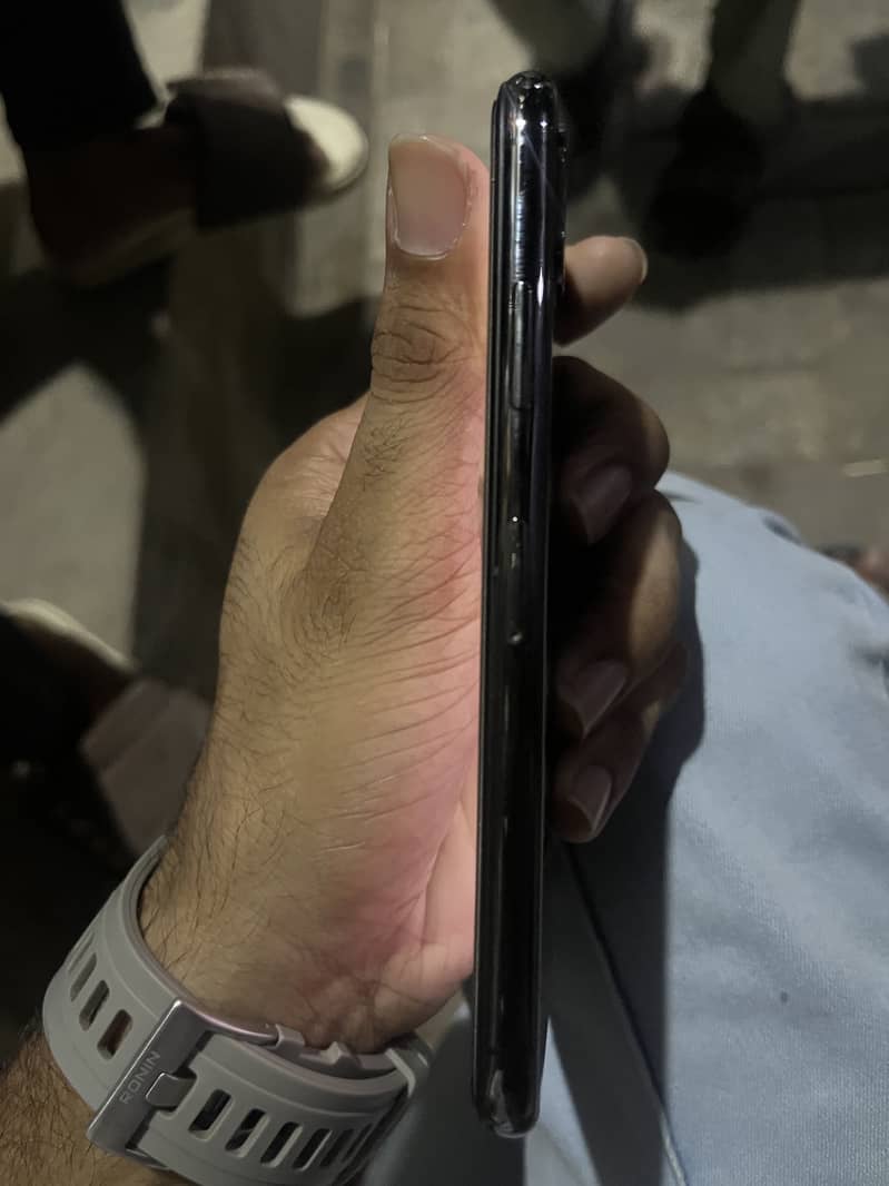 Apple iPhone X 4