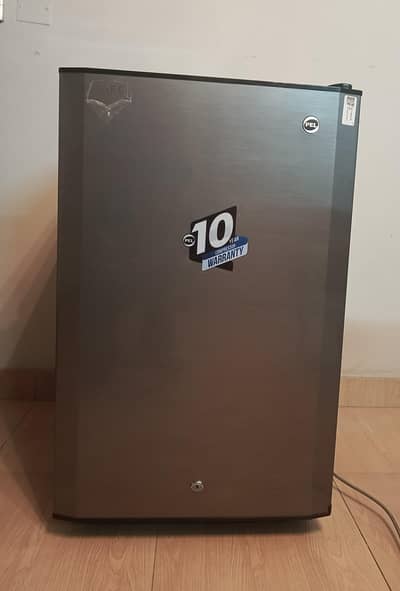 Pel room refrigerator