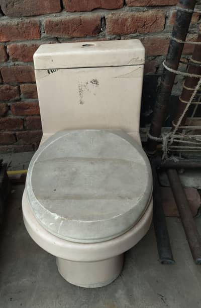 Wash Basin and Combot