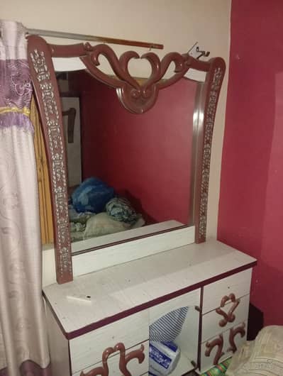 Elegant dressing table and bed with metresss