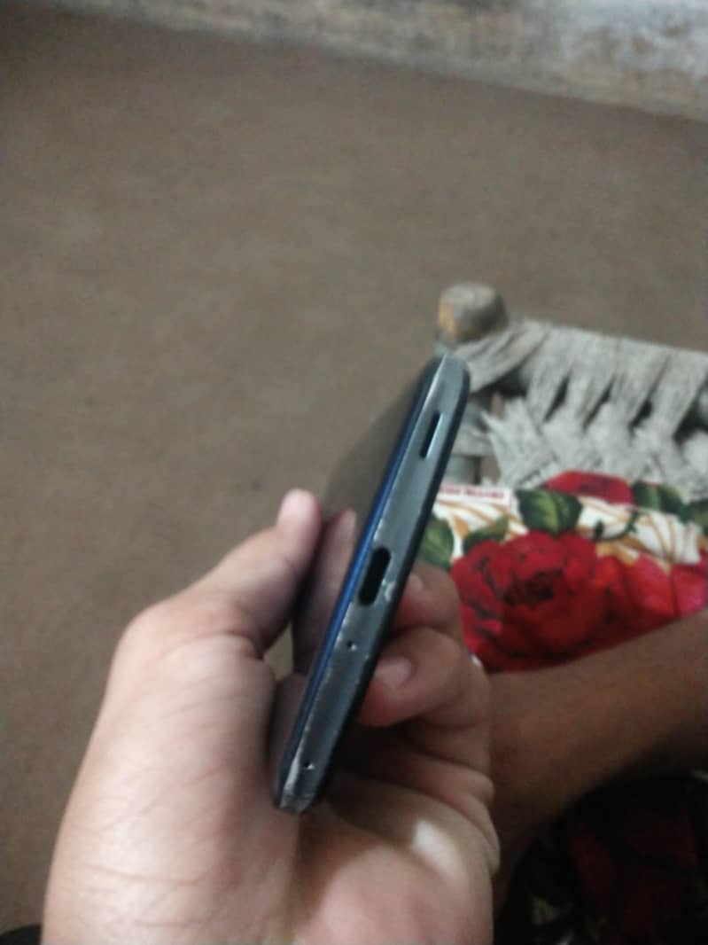 Sharp Aquos Zero 2 0