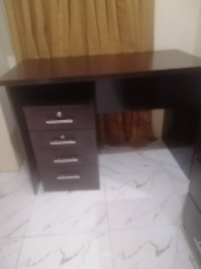 ONLY 2 MONTHS USED STUDY TABLE 1