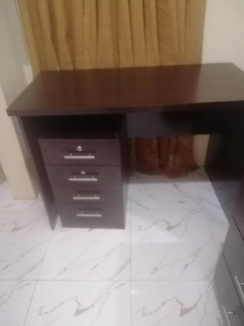 ONLY 2 MONTHS USED STUDY TABLE 2