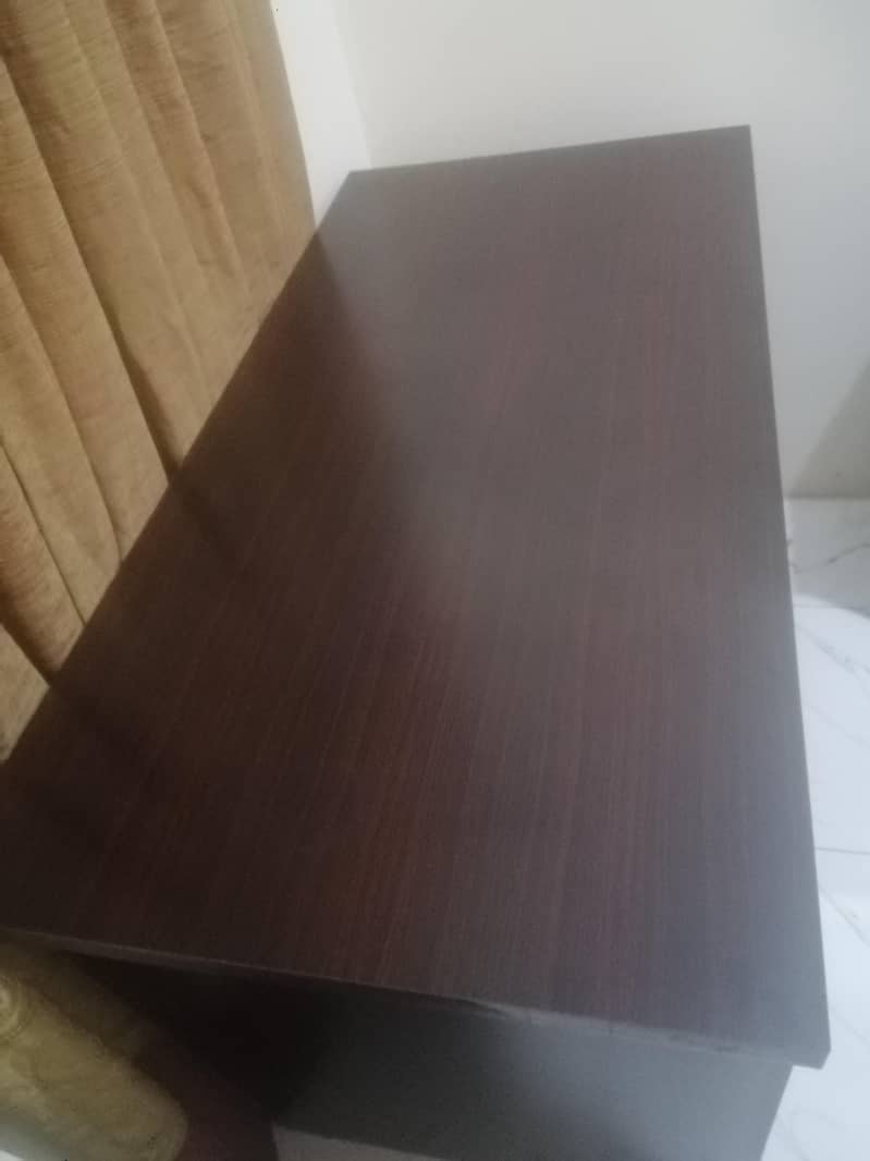 ONLY 2 MONTHS USED STUDY TABLE 3